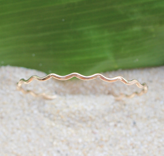 Wavy Bangle